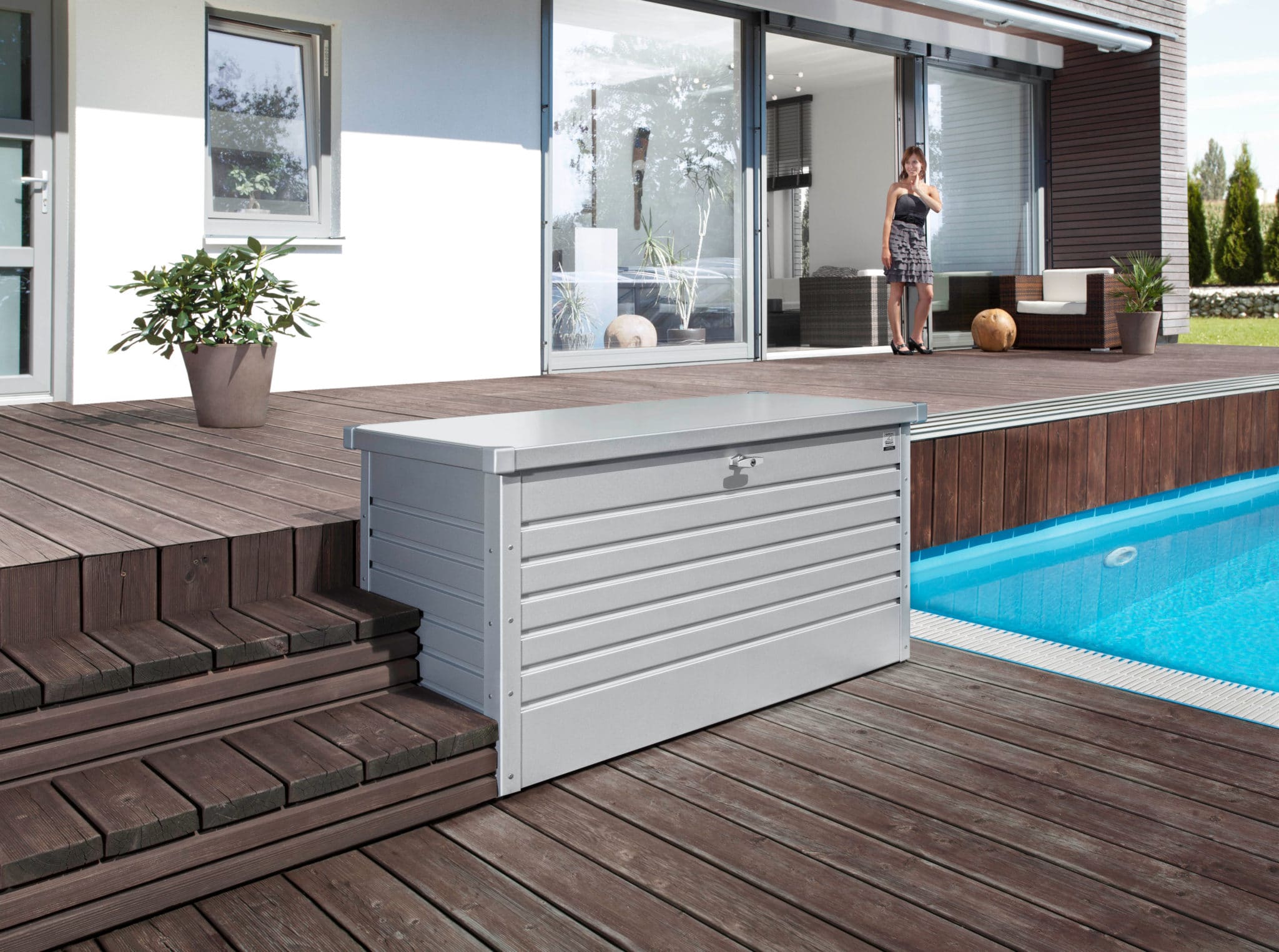 64040_Freizeitbox_130_Silber_Metallic_b_korr_C Kissenbox am Pool