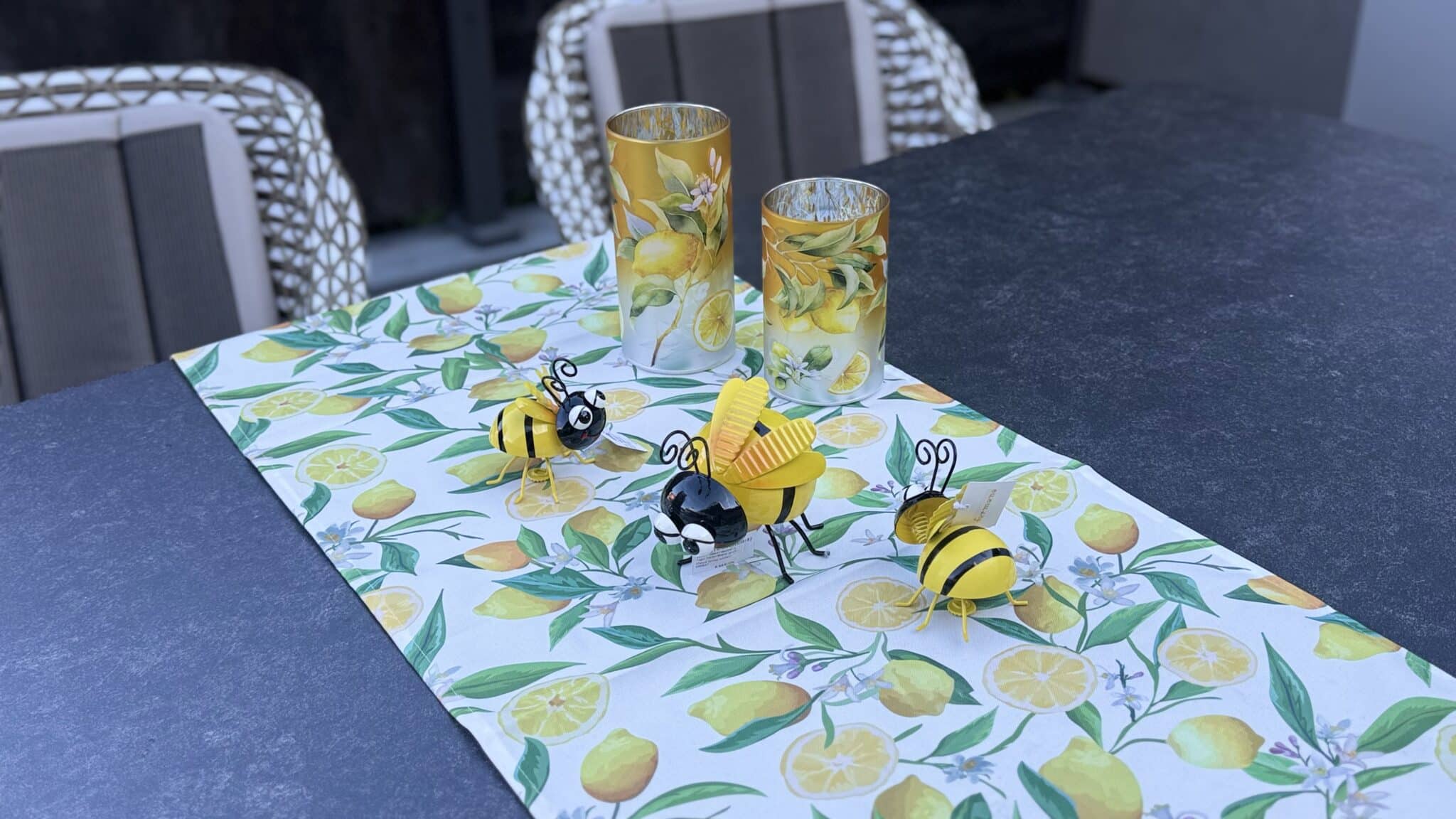 Titronentischdecke_und_Bienendeko_II